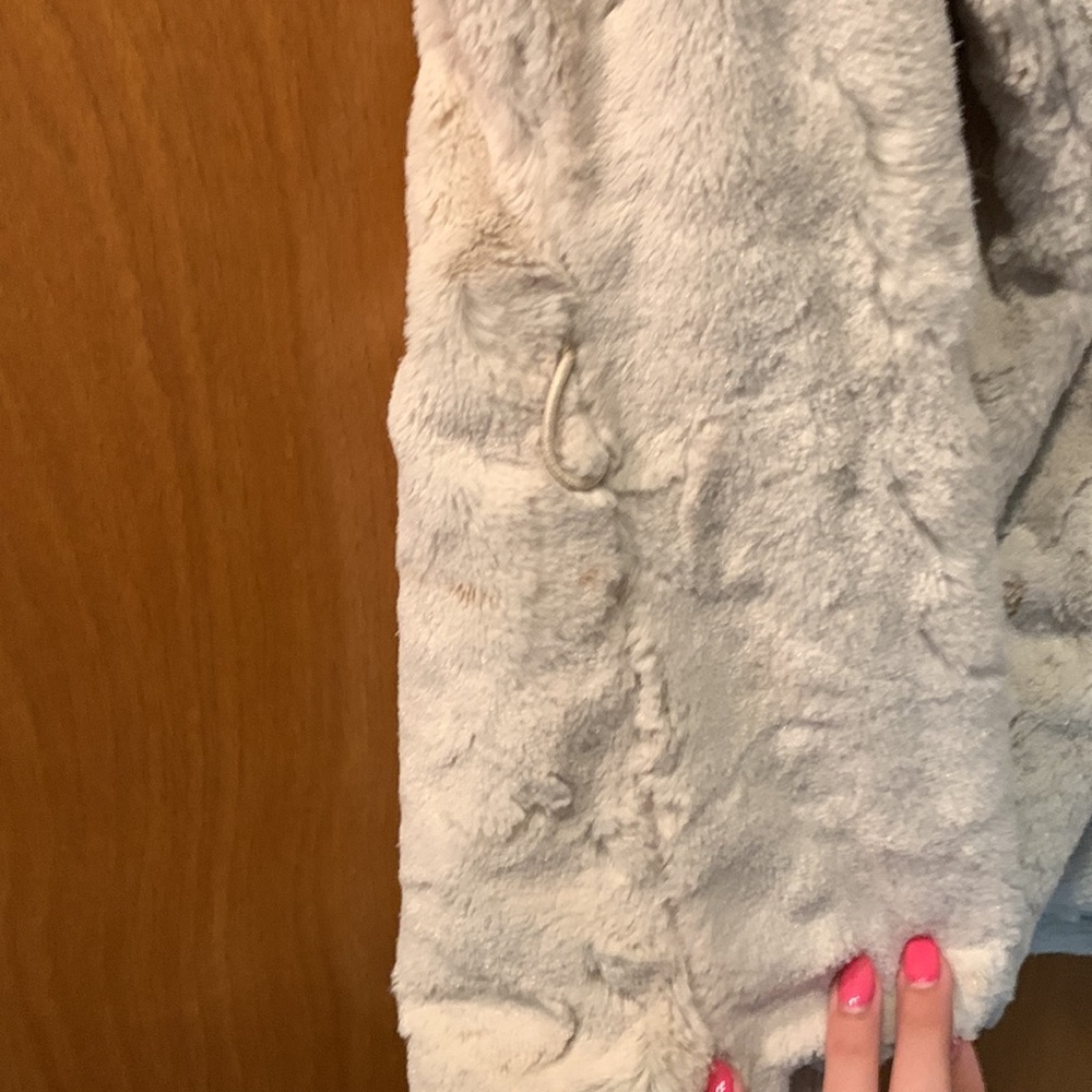 Fuzzy vest - Picture 2 of 2